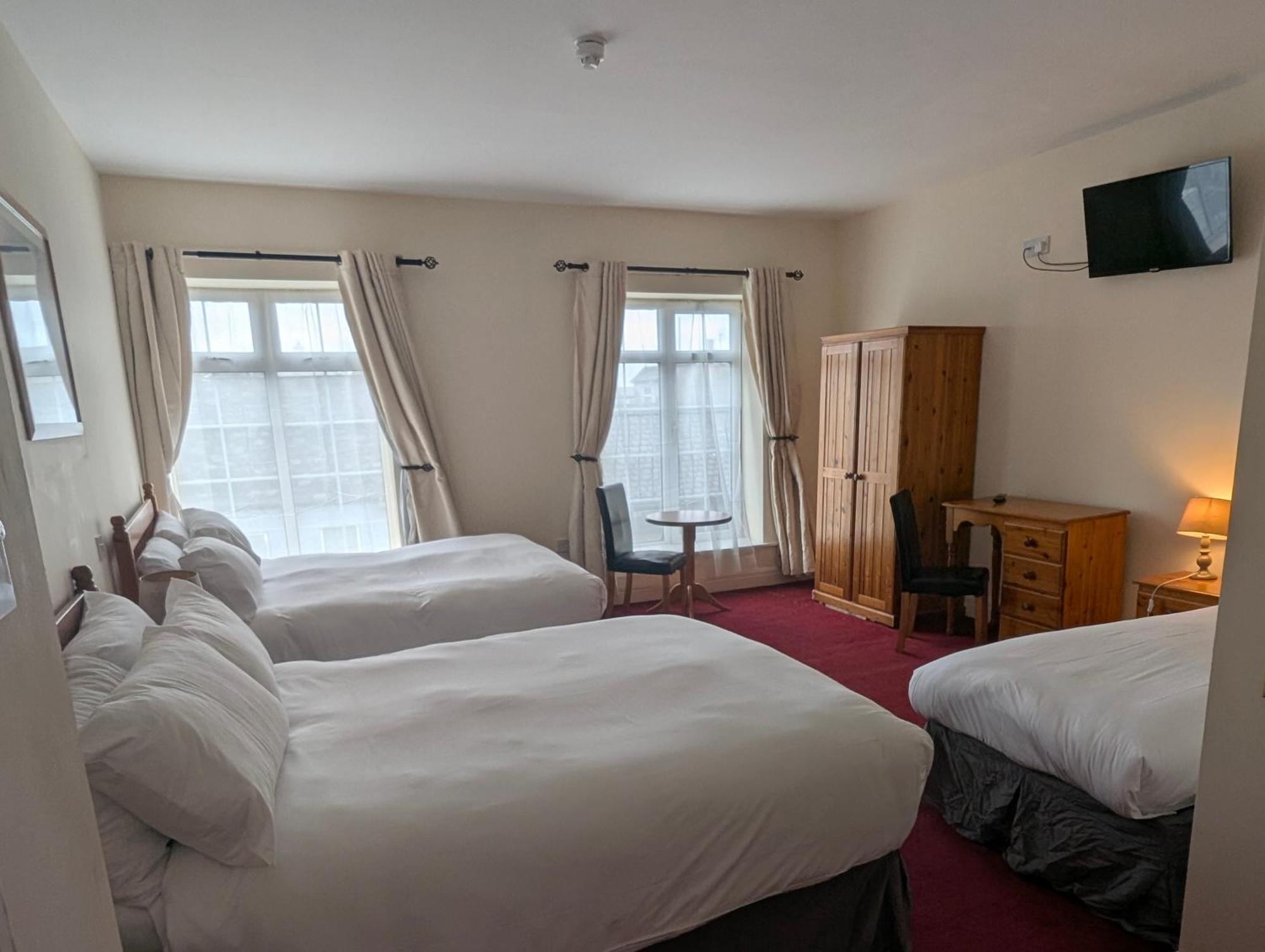 The Western Hotel Клерморис Екстериор снимка